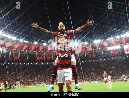 Flamengo-Spieler Pedro feiert sein erstes Tor bei einem Copa Libertadores-Fußballspiel zwischen Flamengo und Ñublense im Maracanã-Stadion in Rio de Janeiro, Brasilien, am 19. April 2023.Flamengo-Spieler Pedro feiert während eines Copa Libertadores-Fußballspiels zwischen Flamengo und Ñublense im Maracanã-Stadion in Rio de Janeiro, Brasilien, 19. April 2023 Stockfoto