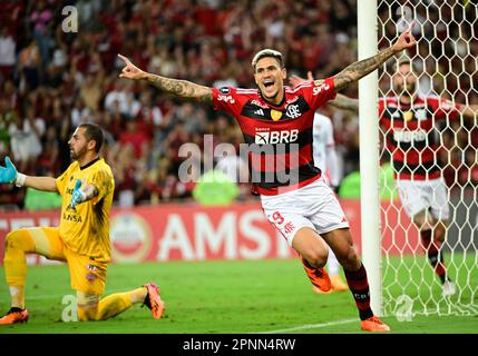 Flamengo-Spieler Pedro feiert sein erstes Tor bei einem Copa Libertadores-Fußballspiel zwischen Flamengo und Ñublense im Maracanã-Stadion in Rio de Janeiro, Brasilien, am 19. April 2023.Flamengo-Spieler Pedro feiert während eines Copa Libertadores-Fußballspiels zwischen Flamengo und Ñublense im Maracanã-Stadion in Rio de Janeiro, Brasilien, 19. April 2023 Stockfoto