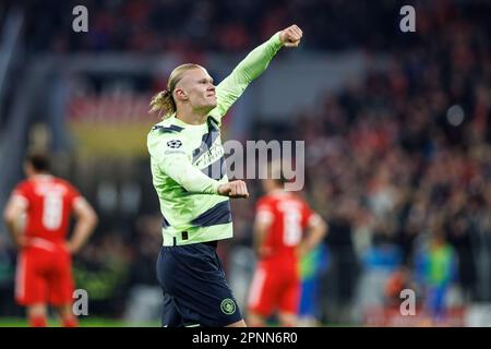 München, Deutschland. 19. April 2023. Fußball: Champions League, Bayern München - Manchester City, Knockout-Runde, Viertelfinale, Second Legs. Erling Haaland von Manchester City feiert sein Ziel, es 0:1 zu schaffen. Kredit: Matthias Balk/dpa/Alamy Live News Stockfoto