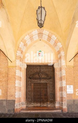 Padua, Italien. April 2023. Außenansicht der Kirche Santa Maria dei Servi im Stadtzentrum Stockfoto