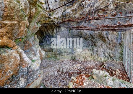 Eiszeithoch Geissenkloesterle im Achtaler Tal, wo wichtige archäologische Ausgrabungen aus der Aurignazienzeit stattfanden, ist Ausgrabungsstätte Stockfoto