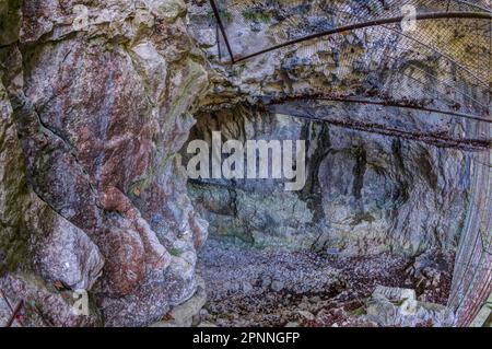 Eiszeithoch Geissenkloesterle im Achtaler Tal, wo wichtige archäologische Ausgrabungen aus der Aurignazienzeit stattfanden, ist Ausgrabungsstätte Stockfoto