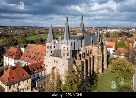 St. Peter's Collegiate Church, eines der wichtigsten frühen gotischen Gebäude in Deutschland, Außenansicht, Drohnenfoto, Bad Wimpfen Stockfoto