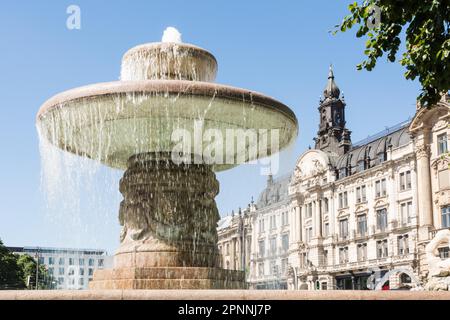 Wittelsbacher Brunnen am Lenbachplatz in München. Der Brunnen wurde 1895 von Adolf von Hildebrand erbaut Stockfoto