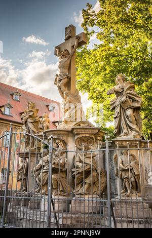 Kreuzigung-Gruppe im alten Rathaus von Bamberg, erbaut 1715 von Gollwitzer Stockfoto