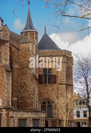 19 April 2023, Delft, Niederlande, Nieuwe Kerk am marktplatz im Zentrum von Delft Stockfoto