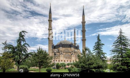 Edirne, Türkei - Dezember 2022: Die Selimiye-Moschee ist ein wichtiges Beispiel für osmanische Architektur, die als eines der Meisterwerke des osmanischen Stockfoto