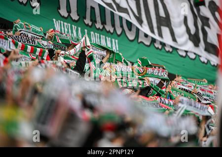 WARSCHAU, POLEN - 16. APRIL 2023: Polnische Fußballliga T-Mobile Ekstraklasa o/p: Legia-Fans Stockfoto