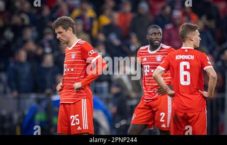 Munic, Deutschland. 19. April 2023. Thomas Mueller (München), Joshua Kimmich (München), Dayot Upamecano (München) FC Bayern München - Manchester City Stockfoto