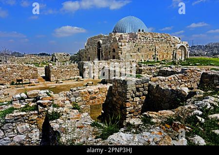 Die Ruinen des Palastes Umayyad in der Zitadelle Amman Zitadelle Amman. Umayyad Palace aus dem 8. Jahrhundert Jordan Umayyad Palace, einem großen palastartigen Komplex in der Zitadelle (Jabal al-Qal'a), Amman, Stockfoto