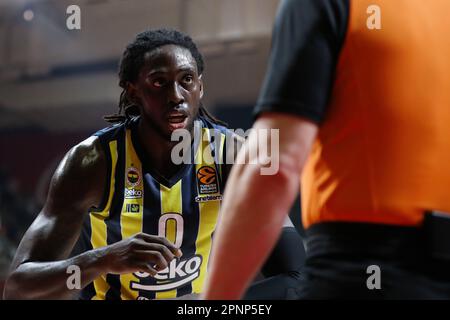 Belgrad, Serbien, 13. April 2023. Johnathan Motley von Fenerbahce Beko Istanbul reagiert während des EuroLeague-Spiels der Turkish Airlines 2022/2023 zwischen Crvena Zvezda mts Belgrad und Fenerbahce Beko Istanbul in der Halle Aleksandar Nikolic in Belgrad, Serbien. 13. April 2023. Kredit: Nikola Krstic/Alamy Stockfoto