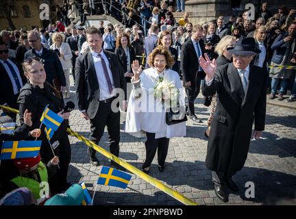 Karlskrona, Schweden. 20. April 2023. Schwedens König Carl XVI Gustaf und Königin Silvia in Karlskrona während des königlichen Besuchs in Blekinge County am 20. April 2023 anlässlich des 50. Jubiläums des Königs HM. Foto: Johan Nilsson/TT Code 50090 Kredit: TT News Agency/Alamy Live News Stockfoto