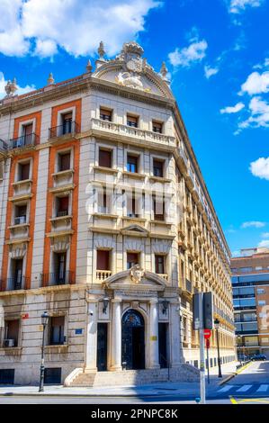 Valencia, Spanien - 17. Juli 2022: Fassadenarchitektur des Militärregierungsgebäudes. Stockfoto