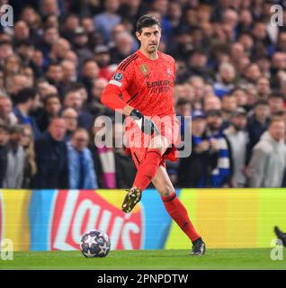 London, Großbritannien. 18. April 2023. 18. April 2023 - Chelsea / Real Madrid - UEFA Champions League - Stamford Bridge. Real Madrids Thibaut Courtois während des Champions League-Spiels auf der Stamford Bridge, London. Bildkredit: Mark Pain/Alamy Live News Stockfoto