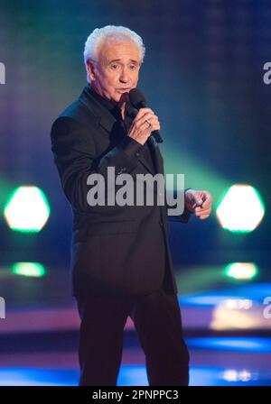 ARCHIVFOTO: Tony CHRISTIE wird am 25. April 2023 80, Sänger Tony CHRISTIE Musik- und Unterhaltungsshow „Welcome to Carmen Nebel“, live aus Berlin am 1. Oktober 2016. ? Stockfoto