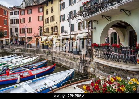 Kleiner Hafen, Limone sul Garda, Gardasee, Lombardei, Italien Stockfoto