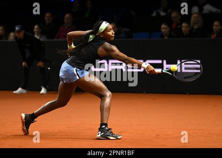 Stuttgart, Deutschland. 20. April 2023. Tennis: WTA Tour - Stuttgart, Singles, Frauen, 2. Runde in Porsche Arena, Gauff (USA) - Potapova (Russland). Coco Gauff in Aktion. Kredit: Marijan Murat/dpa/Alamy Live News Stockfoto