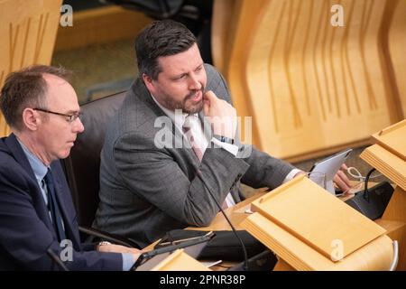 Edinburgh, Schottland, Großbritannien. 20. April 2023. ABBILDUNG: Jamie Hepburn MSP, schottischer Unabhängigkeitsminister. Wöchentliche Sitzung mit Fragen der Ersten Minister mit Szenen aus dem schottischen Parlament im Korridor und in der Kammer. Kredit: Colin Fisher/Alamy Live News Stockfoto