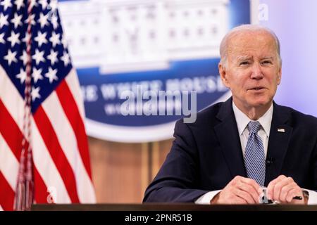 Washington, Vereinigte Staaten. 20. April 2023. US-Präsident Joe Biden spricht am Donnerstag, den 20. April 2023, auf dem vierten virtuellen Treffen der Staats- und Regierungschefs des Major Economies Forum on Energy and Climate in Washington, DC. Kredit: Julia Nikhinson/CNP/dpa/Alamy Live News Stockfoto