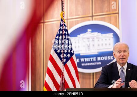 Washington, Vereinigte Staaten. 20. April 2023. US-Präsident Joe Biden spricht am Donnerstag, den 20. April 2023, auf dem vierten virtuellen Treffen der Staats- und Regierungschefs des Major Economies Forum on Energy and Climate in Washington, DC. Kredit: Julia Nikhinson/CNP/dpa/Alamy Live News Stockfoto