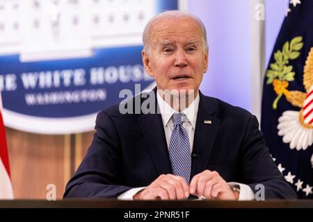 Washington, Vereinigte Staaten. 20. April 2023. US-Präsident Joe Biden spricht am Donnerstag, den 20. April 2023, auf dem vierten virtuellen Treffen der Staats- und Regierungschefs des Major Economies Forum on Energy and Climate in Washington, DC. Kredit: Julia Nikhinson/CNP/dpa/Alamy Live News Stockfoto