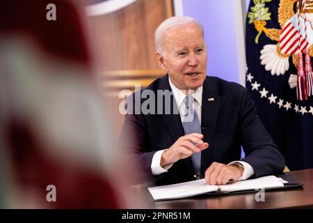 Washington, Vereinigte Staaten. 20. April 2023. US-Präsident Joe Biden spricht am Donnerstag, den 20. April 2023, auf dem vierten virtuellen Treffen der Staats- und Regierungschefs des Major Economies Forum on Energy and Climate in Washington, DC. Kredit: Julia Nikhinson/CNP/dpa/Alamy Live News Stockfoto