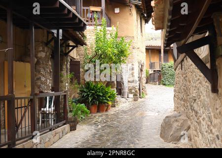 Mittelalterliche Straße im Bergort Kakopetria, Solea-Tal, Troodos-Gebirge, Republik Zypern Stockfoto