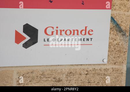 Bordeaux , Aquitaine France - 04 17 2023 : Gironde Department Textmarke und -Schild Logo Vordereingang des Regionalbüros lokal mit französischen Emblemen Stockfoto