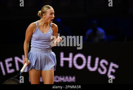 Stuttgart, Deutschland. 20. April 2023. Tennis: WTA Tour - Stuttgart, Singles, Frauen, 2. Runde in Porsche Arena, Gauff (USA) - Potapova (Russland). Anastasia Potapova reagiert. Kredit: Marijan Murat/dpa/Alamy Live News Stockfoto