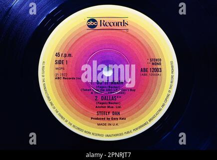 Nahaufnahme eines mittleren Etiketts auf einer originalen 12 Zoll single1972-Pressung einer Vinylscheibe von Steely Dan mit dem erfolgreichen Single Do it Again Stockfoto