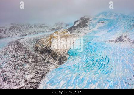 Luftaufnahme im Winter über den Gletscher Falljökull/Falljoekull in Austurland, Teil von Vatnajökull/Vatnajoekull, die größte Eiskappe in Island Stockfoto