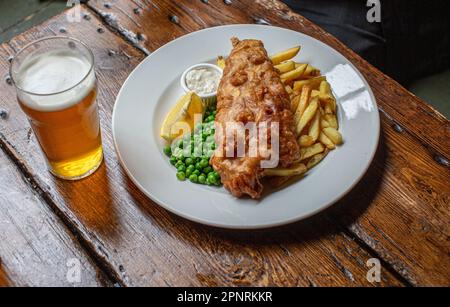 Fish and Chips mit Bier Stockfoto