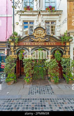 Außenansicht des Cross Keys Pub in Endell Street Covent Garden London Stockfoto