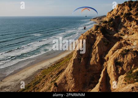 Gleiten über Blacks Beach, Torrey Pines, San Diego, Kalifornien Stockfoto