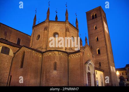 Chieri, Piemont/Italien. Die romanisch-gotische Kathedrale der Stadt oder Collegiata di Santa Maria della Scala. Stockfoto