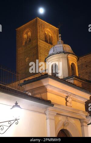 Chieri, Piemont/Italien. Die romanisch-gotische Kathedrale der Stadt oder Collegiata di Santa Maria della Scala. Stockfoto