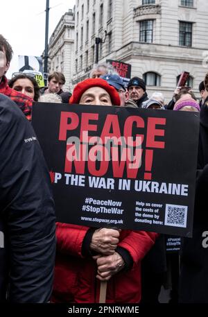 Beenden Sie die Demonstration des Krieges in der Ukraine und die Rallye am Trafalgar Square london am 28. März 2023 Stockfoto
