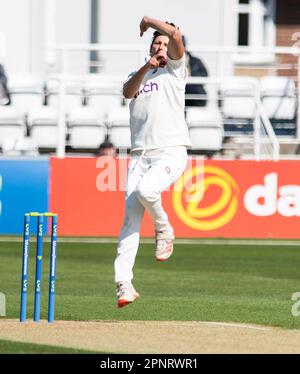 NORTHAMPTON, ENGLAND - 20 2023. April : Jack White Bowls für den Northamptonshire Day 1 des LV= Insurance County Championship-Spiels zwischen Northamptonshire und Hampshire im County Ground in Northampton, England. Stockfoto