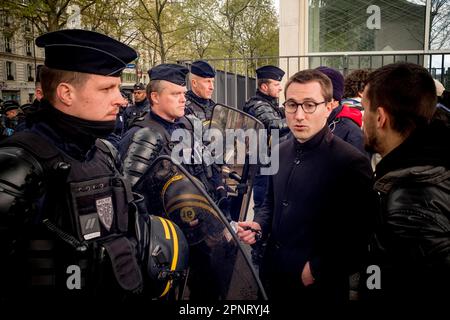 Gerard Cambon / Le Pictorium - Protest gegen das Rentengesetz april 20 2023 - 20/4/2023 - Frankreich / Paris / Paris - Demonstration gegen die MEDEF zum Protest gegen die Rentenreform am 20. April 2023 Stockfoto