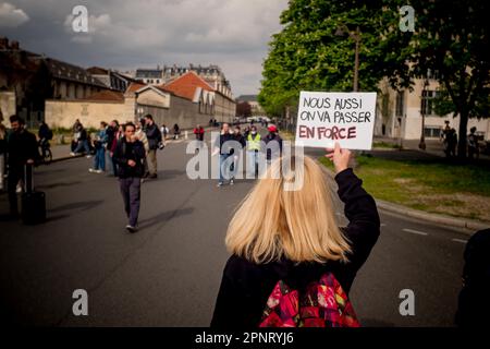 Gerard Cambon / Le Pictorium - Protest gegen das Rentengesetz april 20 2023 - 20/4/2023 - Frankreich / Paris / Paris - Demonstration gegen die MEDEF zum Protest gegen die Rentenreform am 20. April 2023 Stockfoto