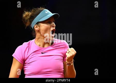 Stuttgart, Deutschland. 20. April 2023. Tennis: WTA Tour - Stuttgart, Singles, Frauen, 2. Runde in Porsche Arena, Maria (Deutschland) - Garcia (Frankreich). Tatjana Maria reagiert. Kredit: Marijan Murat/dpa/Alamy Live News Stockfoto