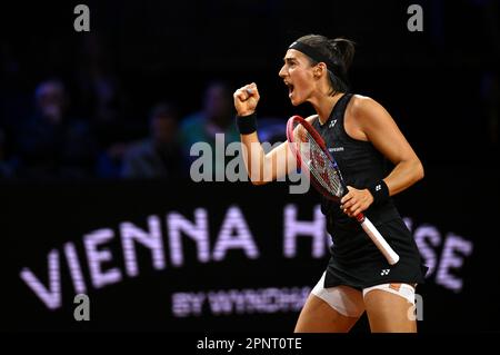 Stuttgart, Deutschland. 20. April 2023. Tennis: WTA Tour - Stuttgart, Singles, Frauen, 2. Runde in Porsche Arena, Maria (Deutschland) - Garcia (Frankreich). Caroline Garcia reagiert. Kredit: Marijan Murat/dpa/Alamy Live News Stockfoto