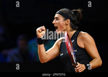 Stuttgart, Deutschland. 20. April 2023. Tennis: WTA Tour - Stuttgart, Singles, Frauen, 2. Runde in Porsche Arena, Maria (Deutschland) - Garcia (Frankreich). Caroline Garcia reagiert. Kredit: Marijan Murat/dpa/Alamy Live News Stockfoto