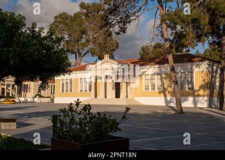 Rathaus von Paphos. 28. Oktober-Platz. Paphos, Paphos, Zypern. Stockfoto