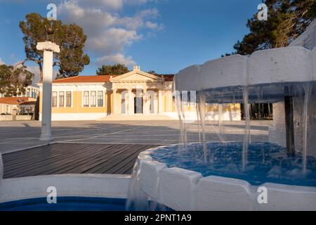 Rathaus von Paphos. 28. Oktober-Platz. Paphos, Paphos, Zypern. Stockfoto