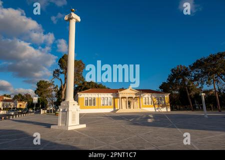 Rathaus von Paphos. 28. Oktober-Platz. Paphos, Paphos, Zypern. Stockfoto