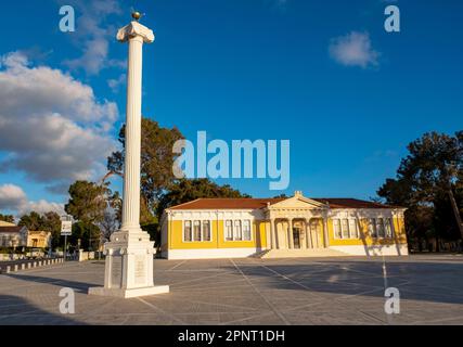 Rathaus von Paphos. 28. Oktober-Platz. Paphos, Paphos, Zypern. Stockfoto