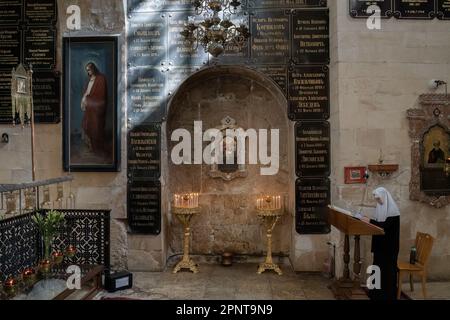 Jerusalem, Israel - 12. November 2022: Das Innere der Kirche St. Alexander Nevsky, die Altstadt von Jerusalem, Israel. Stockfoto