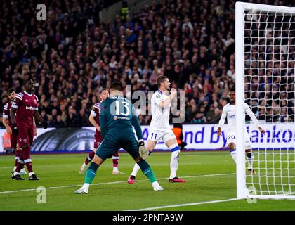 KAA Gents Hugo Cuypers feiert das erste Tor ihrer Seite im Spiel während des Viertelfinalspiels der UEFA Europa Conference League auf der zweiten Etappe im London Stadium, London. Foto: Donnerstag, 20. April 2023. Stockfoto