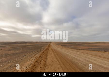 Sandstraße im Westen namibias Stockfoto